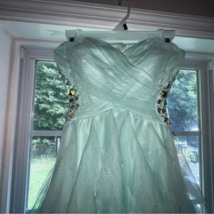 Selling old prom dress